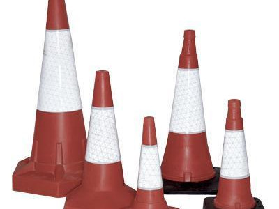 Traffic Cones - Stackable. 750mm Height. Pack of 5