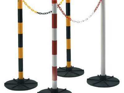 High Visibility Upright Post - Black/Yellow. Starter Kit -Posts, Bases and Chain